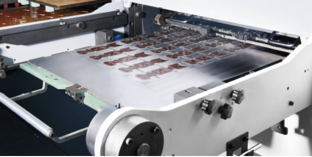 Máy dập nóng và cắt khuôn hoàn toàn tự động BHT 1060AT (Máy ép nhũ) 6